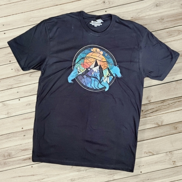 CLOSET CLOSING! Design by Humans • Men's Bear Nature Graphic Tee - Picture 1 of 8